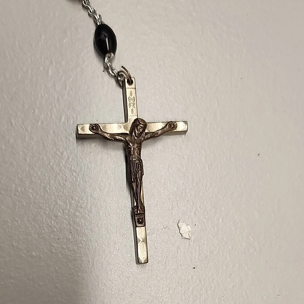 Vintage Black Beaded Rosary | Italy | Catholic Prayer Beads | Crucifix - Picture 2 of 7